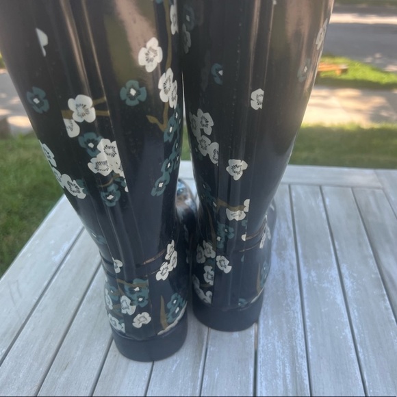 Hunter Refined Blossom Print Tall Gloss Boot, Size 7 - Picture 2 of 9